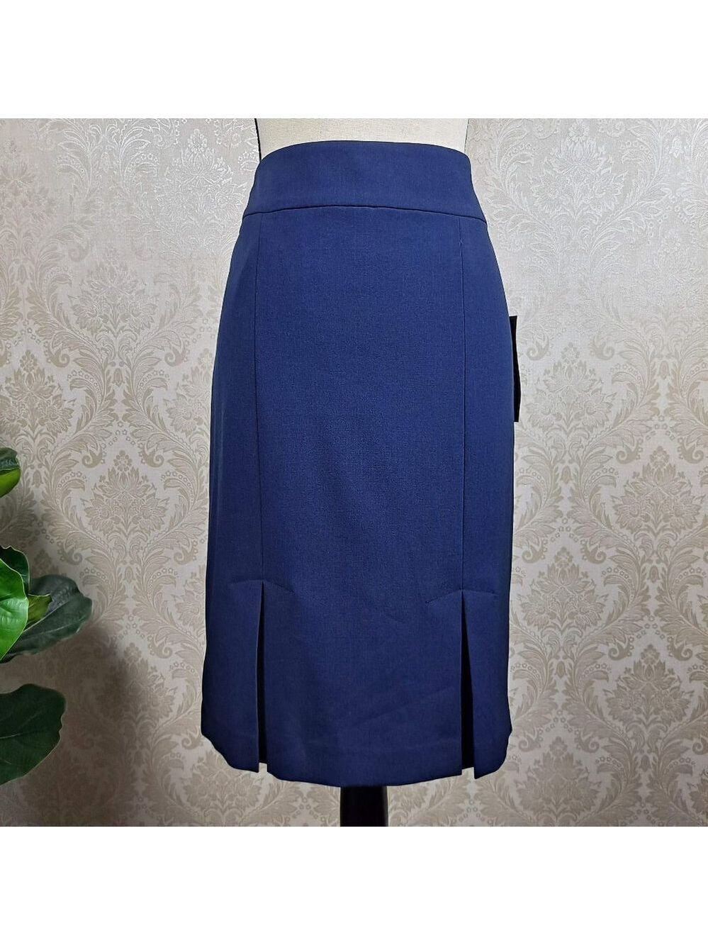 Black Label Evan-Picone Size 6 Navy Blue Pencil Skirt Kick Pleats Back Zip NWT